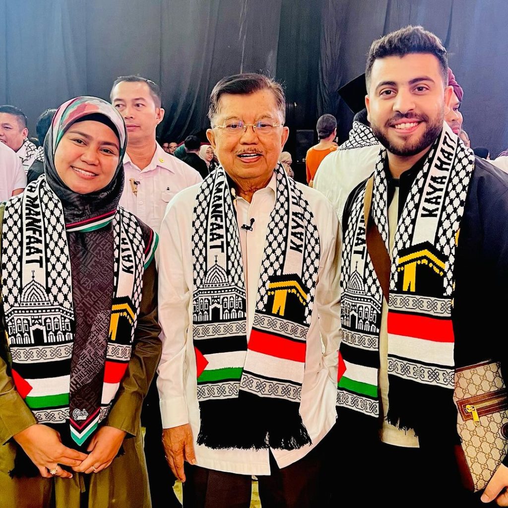 pengusaha-kaya-1-1024x1024